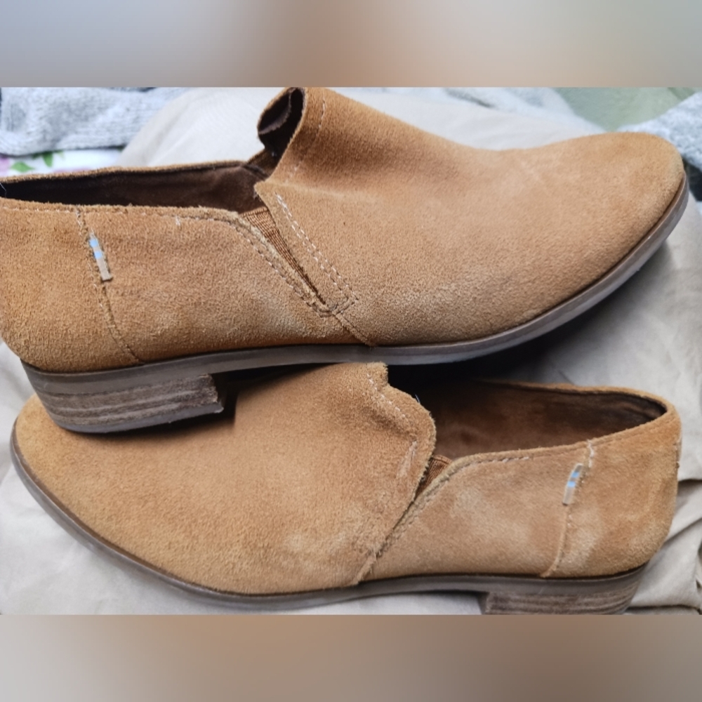 TOMS suede Loafers Slip ons shoes womens 9.5 low heel super soft